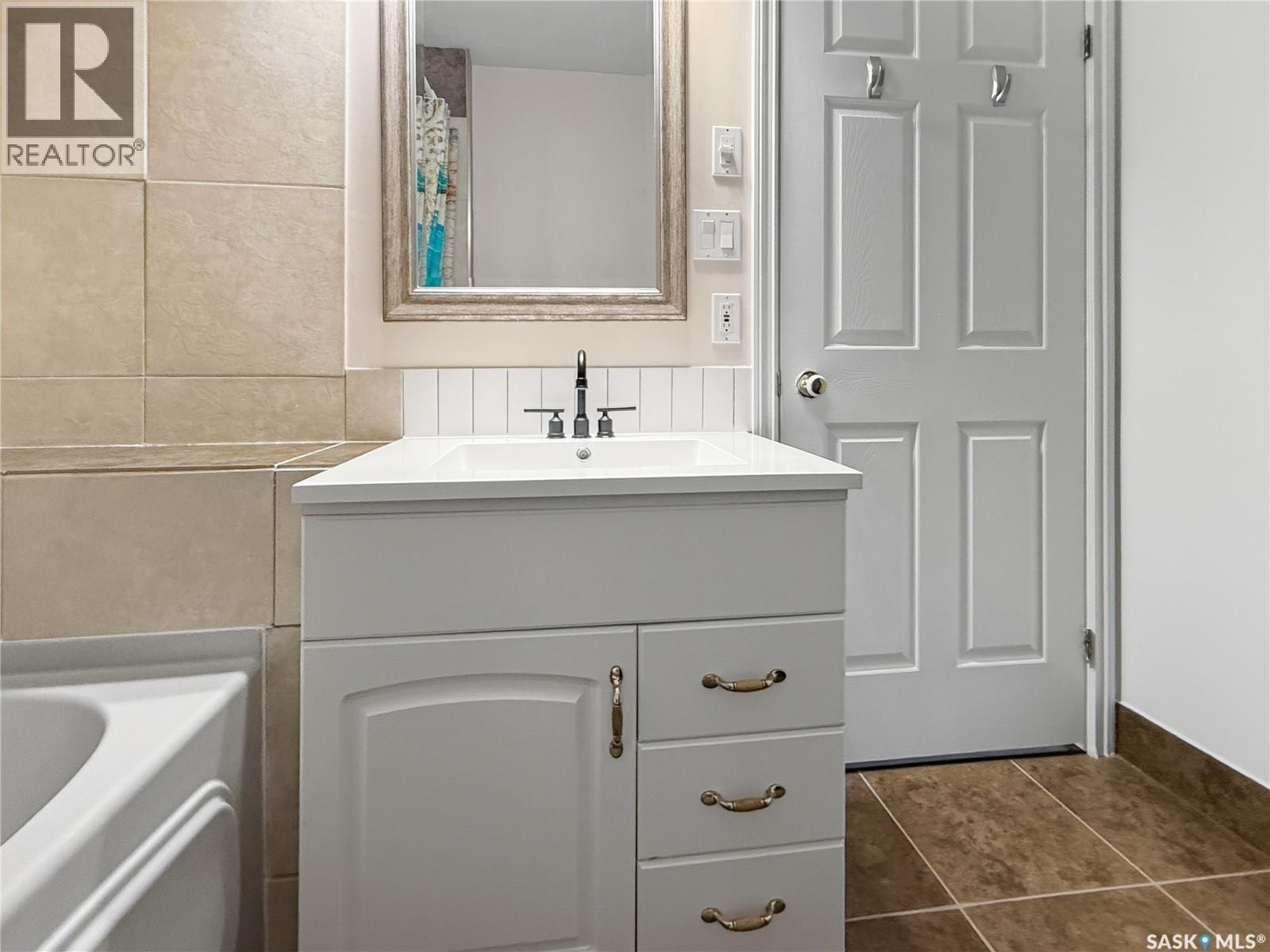 545 1st Avenue Ne, Swift Current, Saskatchewan  S9H 2B8 - Photo 17 - SK028163