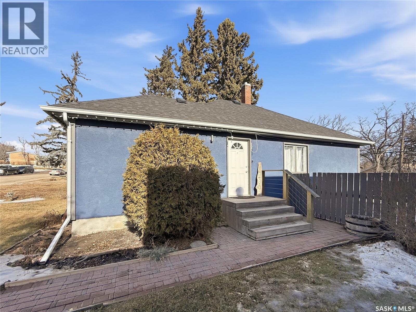 545 1st Avenue Ne, Swift Current, Saskatchewan  S9H 2B8 - Photo 2 - SK028163