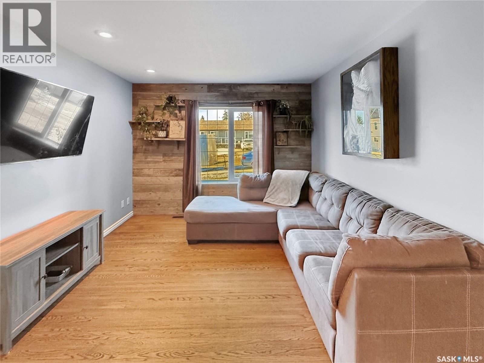 545 1st Avenue Ne, Swift Current, Saskatchewan  S9H 2B8 - Photo 4 - SK028163