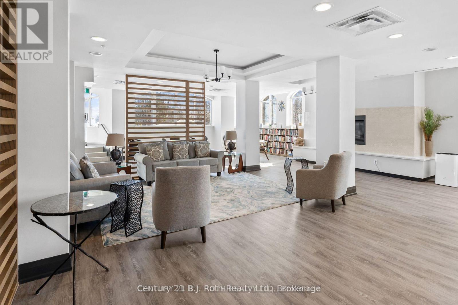 211 - 354 Atherley Road, Orillia, Ontario  L3V 0B8 - Photo 3 - S12776232