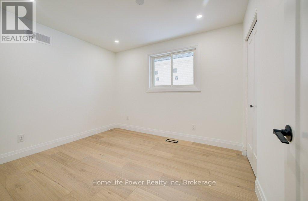 328 The Country Way, Kitchener, Ontario  N2E 2T3 - Photo 19 - X12776130