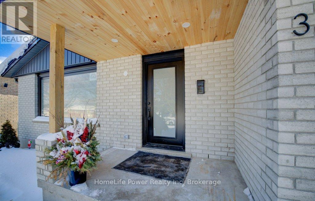 328 The Country Way, Kitchener, Ontario  N2E 2T3 - Photo 2 - X12776130