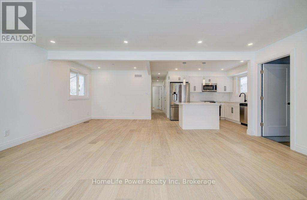 328 The Country Way, Kitchener, Ontario  N2E 2T3 - Photo 8 - X12776130