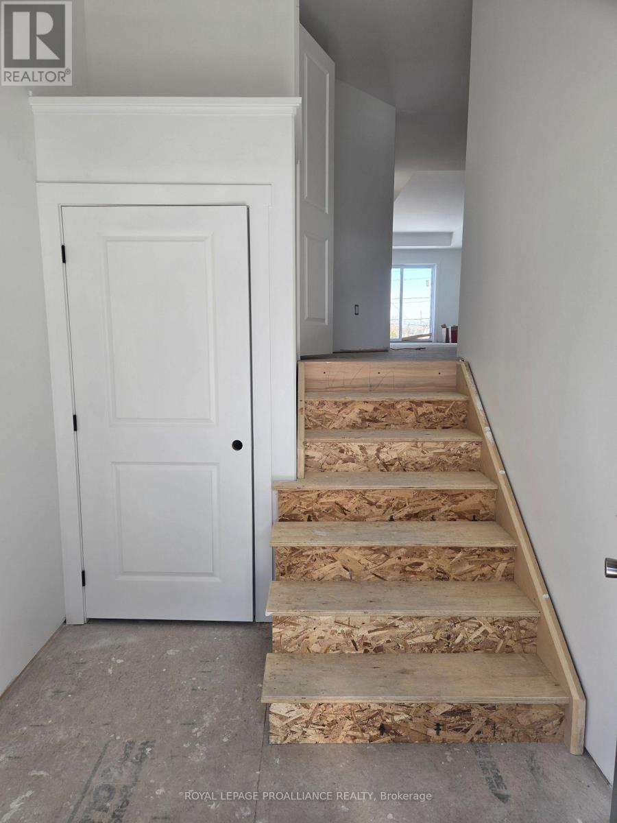 1 - 92 Lywood Street, Belleville (Thurlow Ward), Ontario  K0K 1K0 - Photo 2 - X12776240