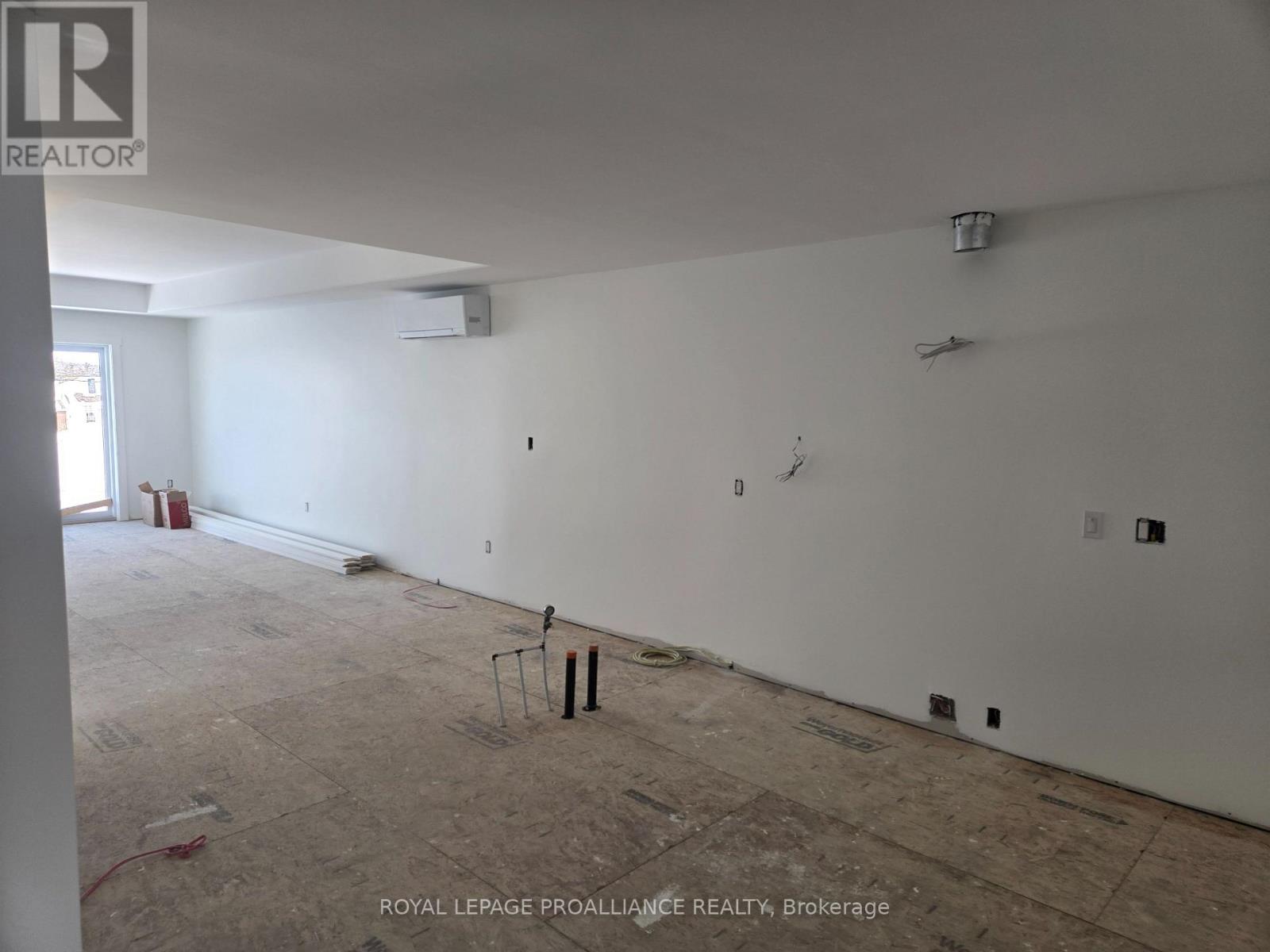 1 - 92 Lywood Street, Belleville (Thurlow Ward), Ontario  K0K 1K0 - Photo 4 - X12776240