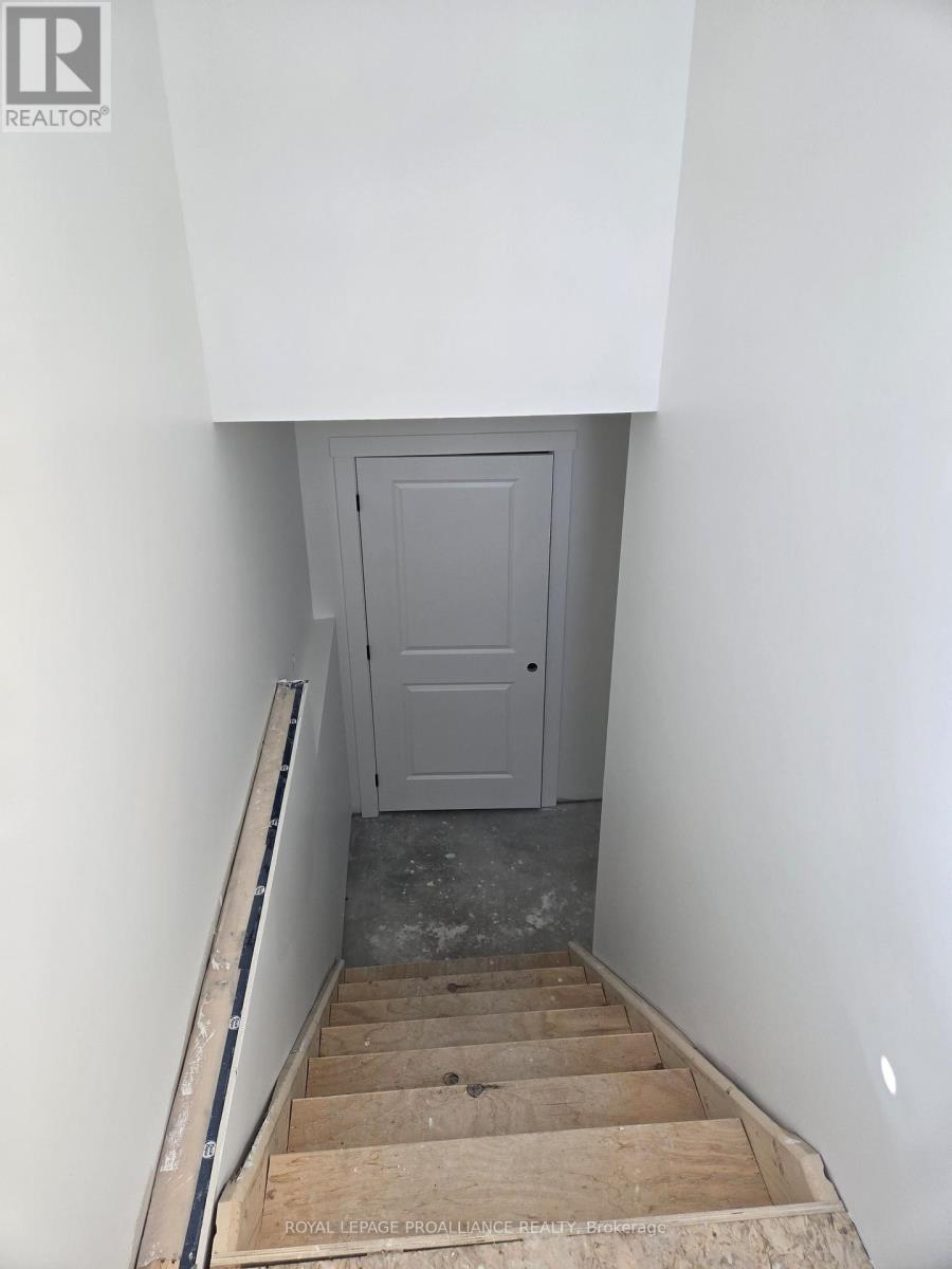 3 - 92 Lywood Street, Belleville (Thurlow Ward), Ontario  K0K 1K0 - Photo 2 - X12776268