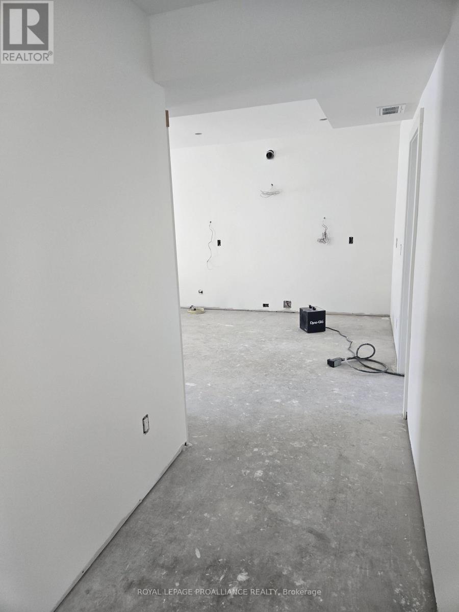 3 - 92 Lywood Street, Belleville (Thurlow Ward), Ontario  K0K 1K0 - Photo 3 - X12776268