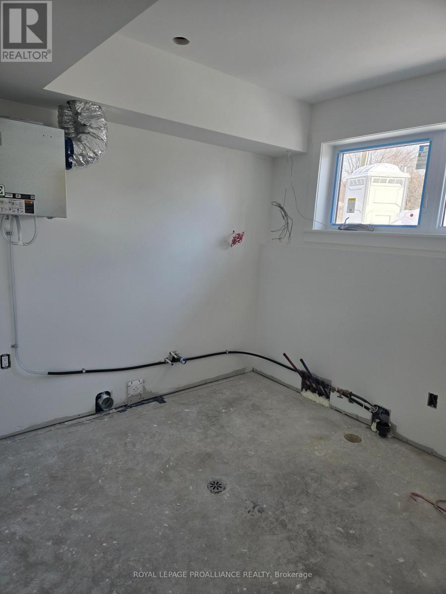 3 - 92 Lywood Street, Belleville (Thurlow Ward), Ontario  K0K 1K0 - Photo 5 - X12776268