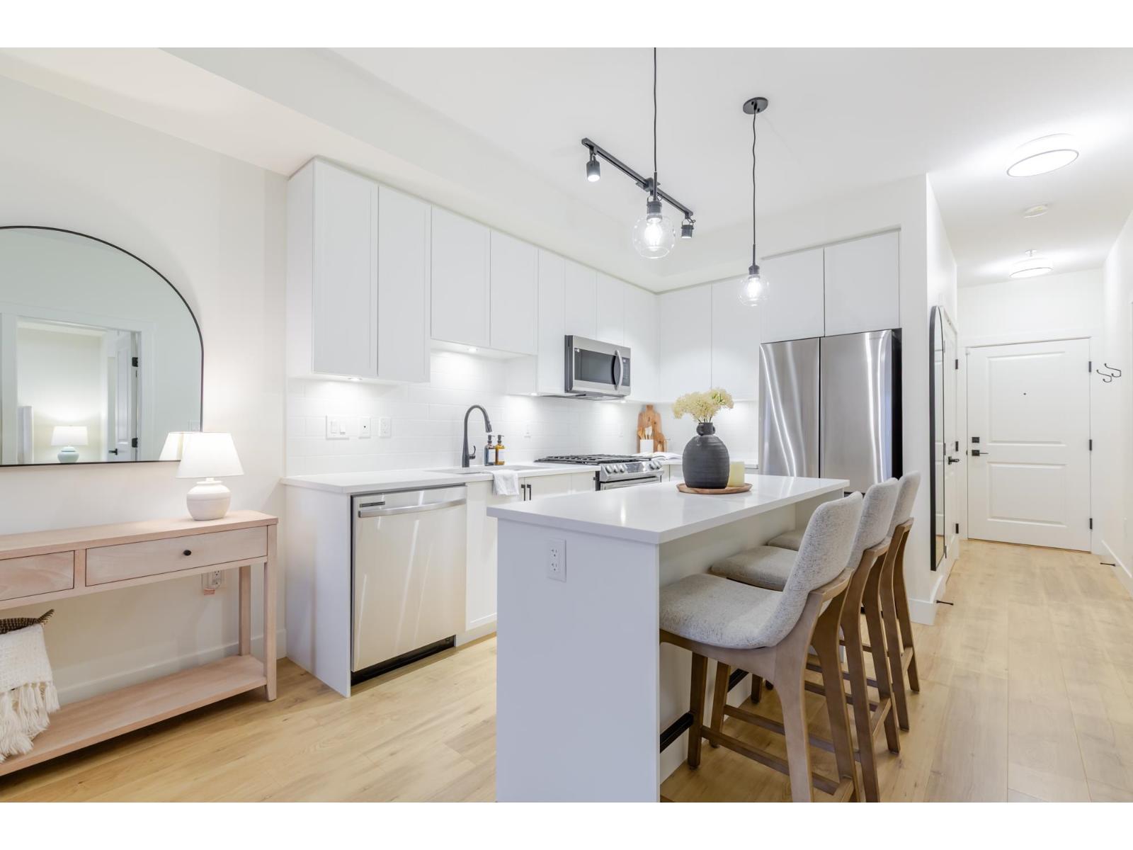 214 19935 75a Avenue, Langley, British Columbia  V2Y 4L6 - Photo 3 - R3078981