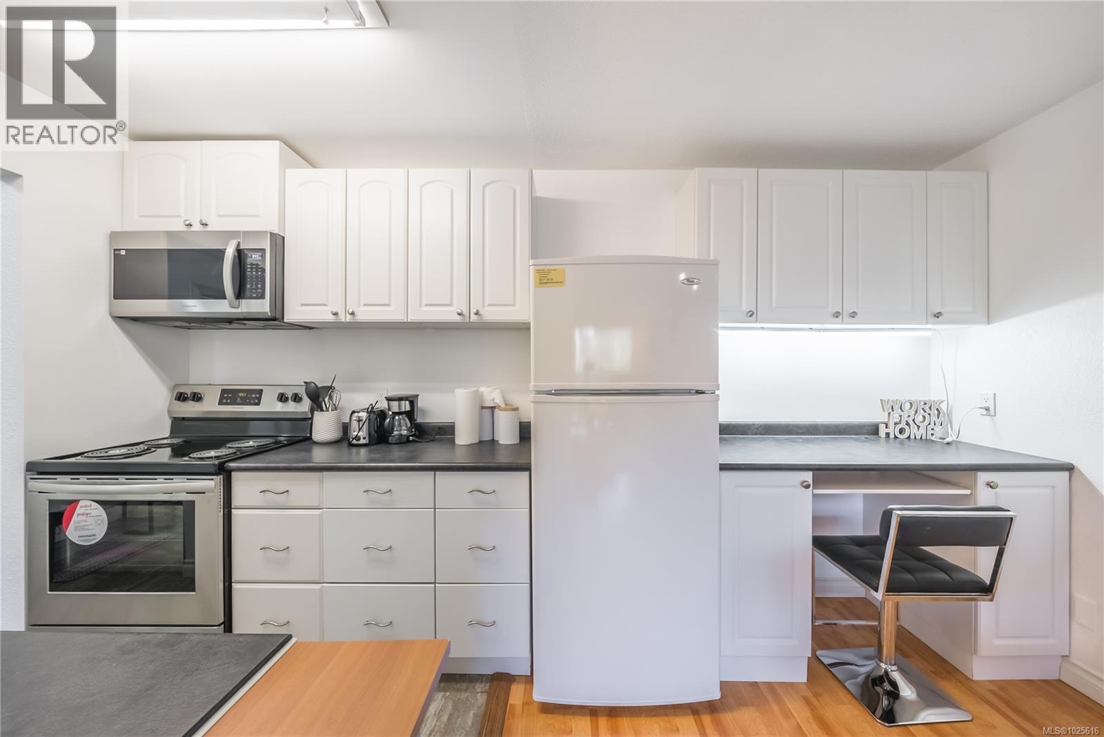 208 1600 Dufferin Cres, Nanaimo, British Columbia  V9S 5N2 - Photo 2 - 1025616