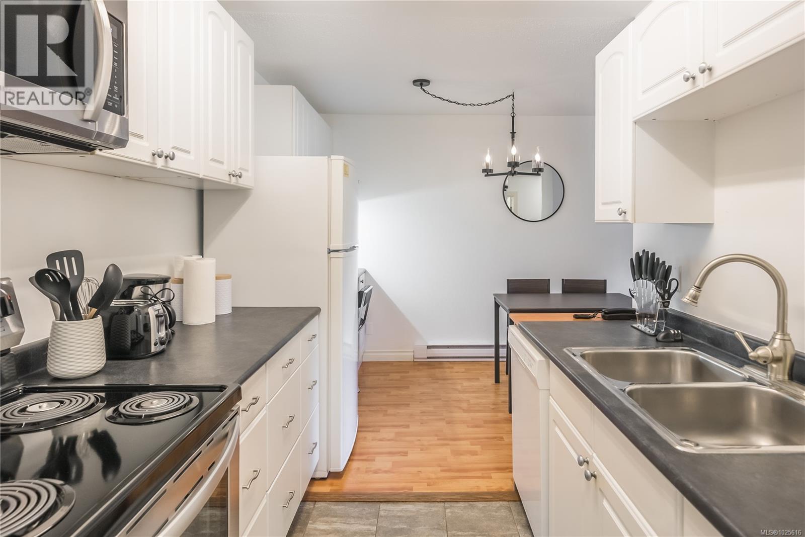 208 1600 Dufferin Cres, Nanaimo, British Columbia  V9S 5N2 - Photo 3 - 1025616