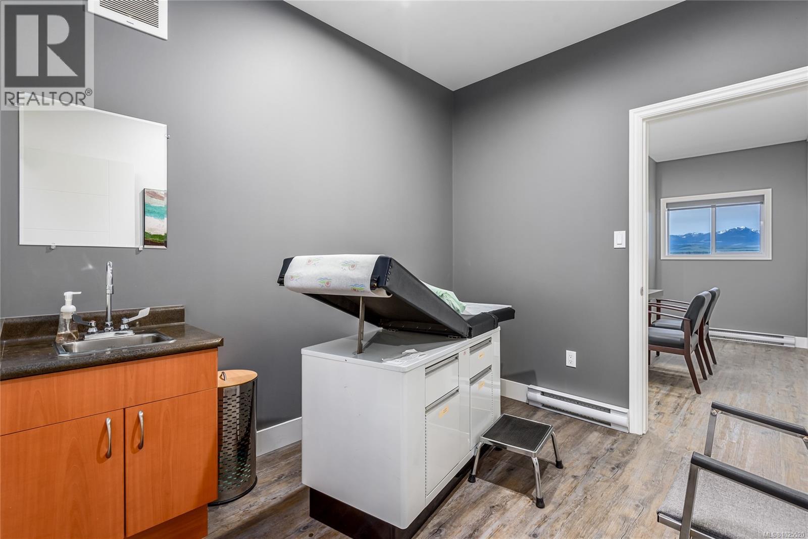 203 1819 Beaufort Ave, Comox, British Columbia  V9M 1R9 - Photo 16 - 1025520