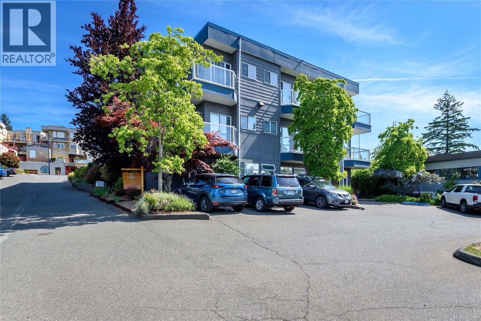 203 1819 Beaufort Ave, Comox, British Columbia  V9M 1R9 - Photo 3 - 1025520