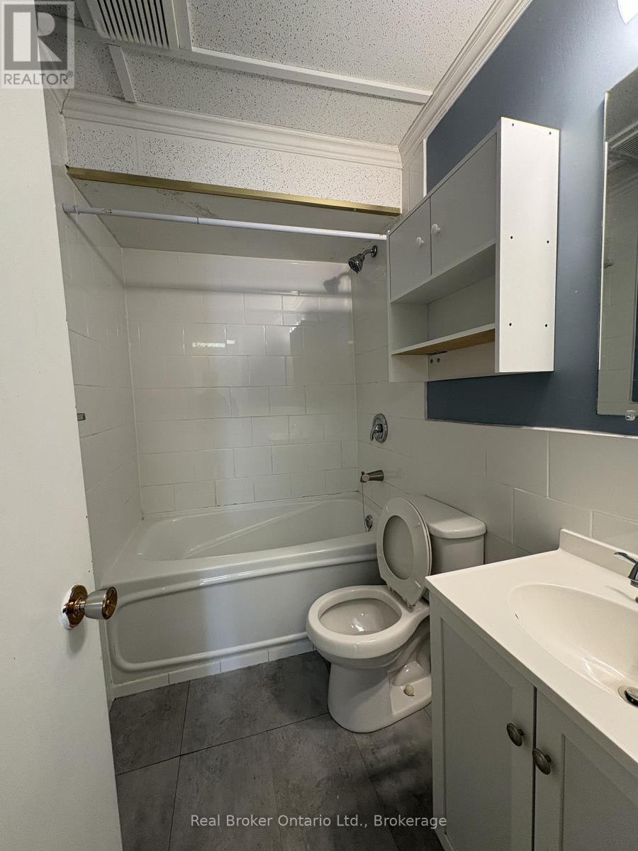 4506 Ontario Street, Lincoln (Beamsville), Ontario  L3J 0A9 - Photo 11 - X12776116