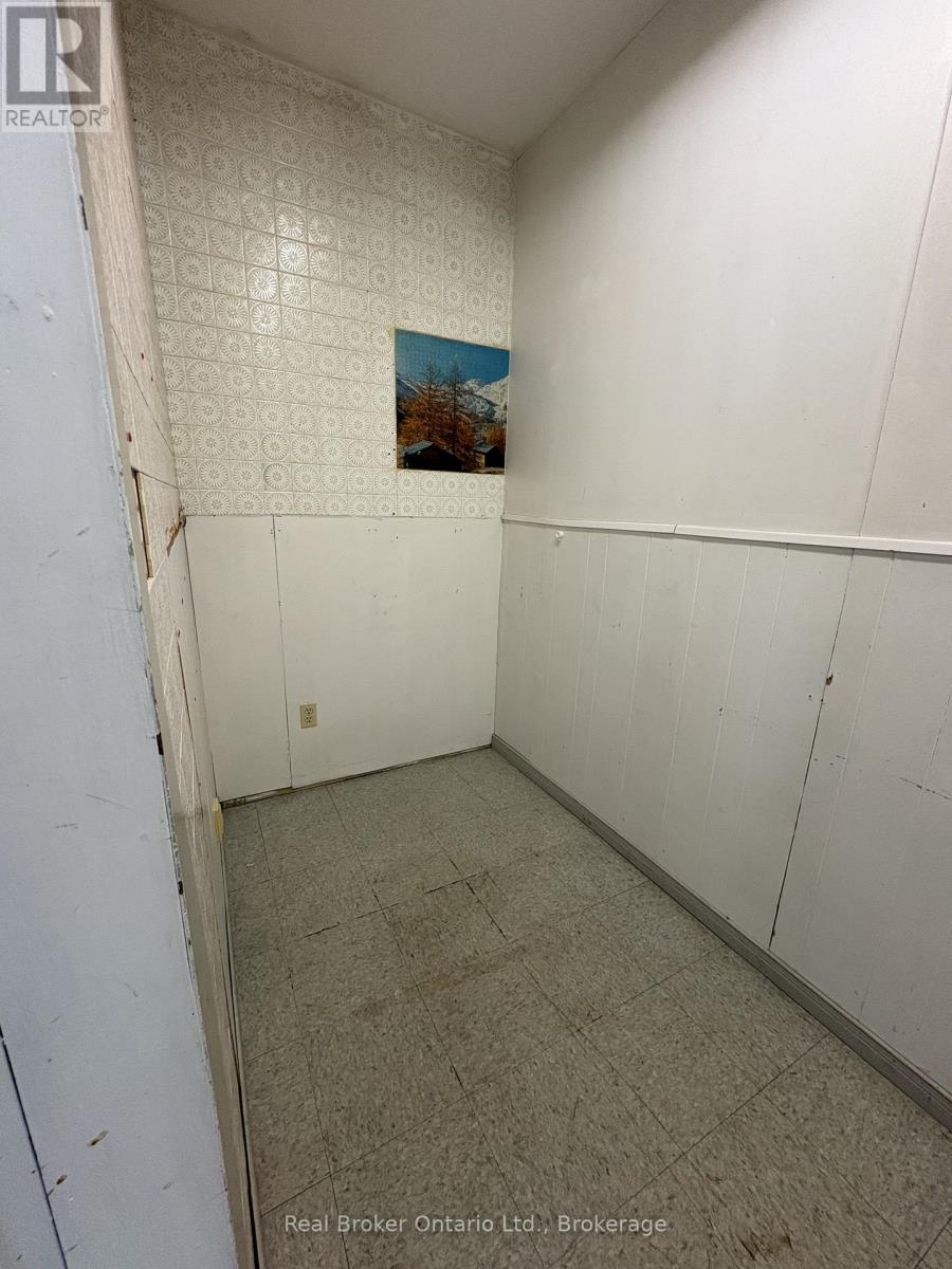 4506 Ontario Street, Lincoln (Beamsville), Ontario  L3J 0A9 - Photo 17 - X12776116