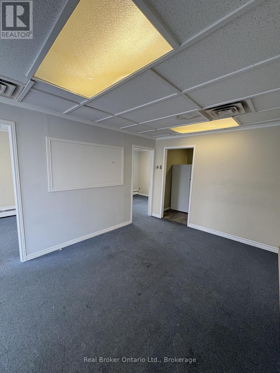 4506 Ontario Street, Lincoln (Beamsville), Ontario  L3J 0A9 - Photo 3 - X12776116