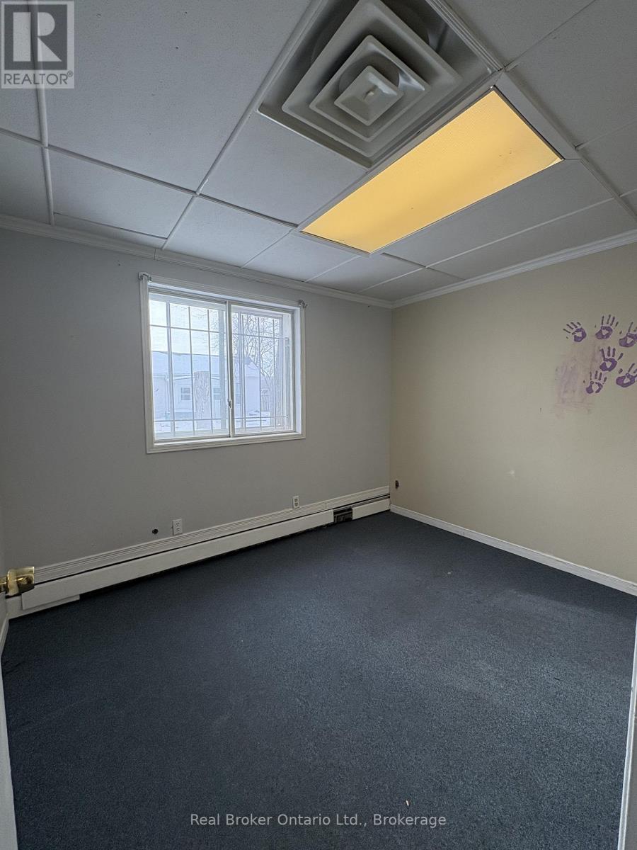 4506 Ontario Street, Lincoln (Beamsville), Ontario  L3J 0A9 - Photo 8 - X12776116