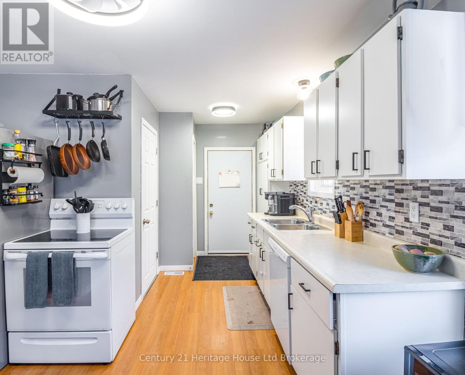 175 Canterbury Street, Ingersoll, Ontario  N5C 1E2 - Photo 10 - X12776234