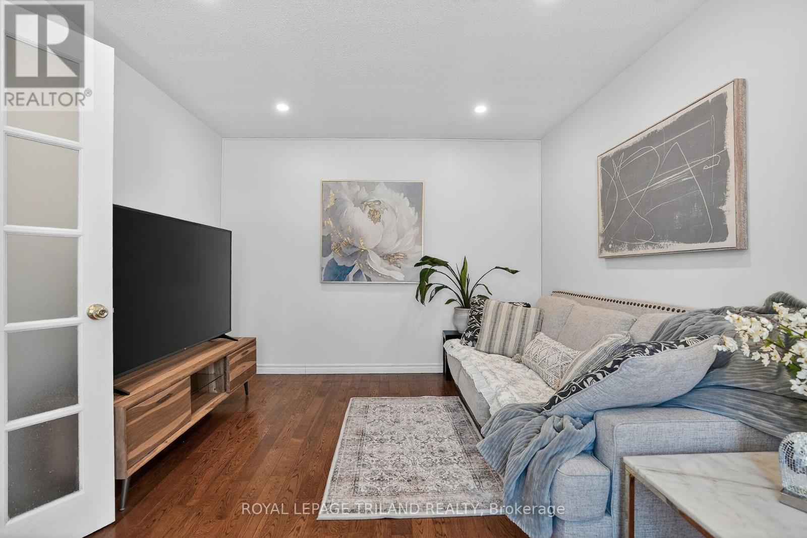 Photo 5 of 50 for 71 Chalfont Road