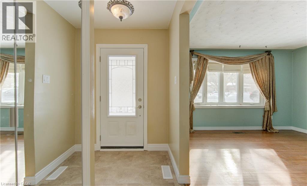 600 Mount Anne Drive Unit# A, Waterloo, Ontario  N2L 4W3 - Photo 4 - 40803865