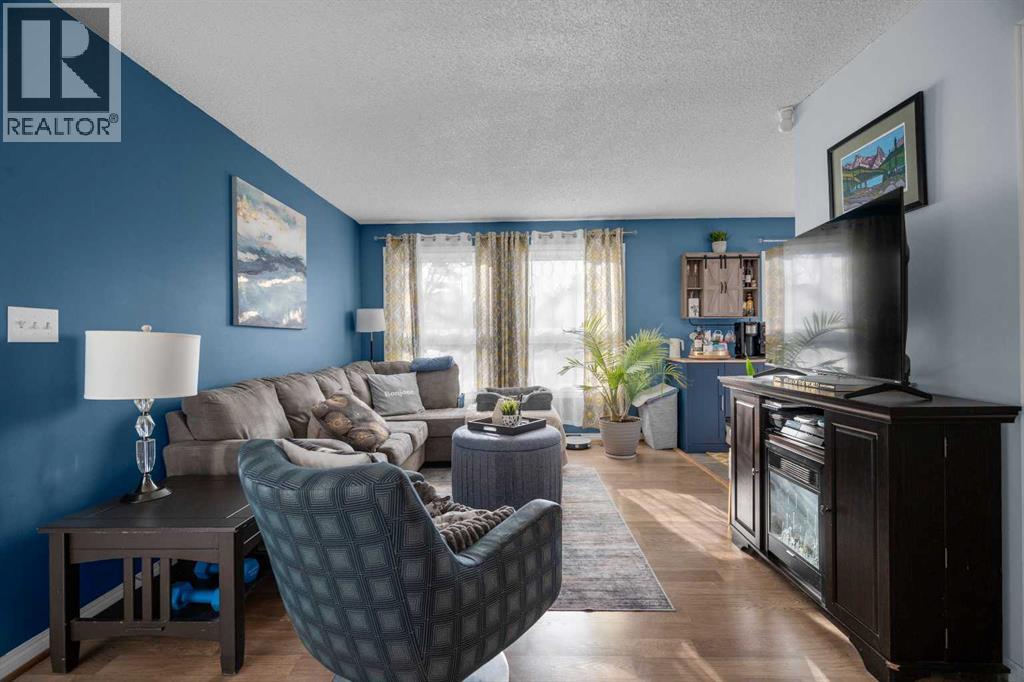 3 Booth Crescent, Irricana, Alberta  T0M 1B0 - Photo 5 - A2271336