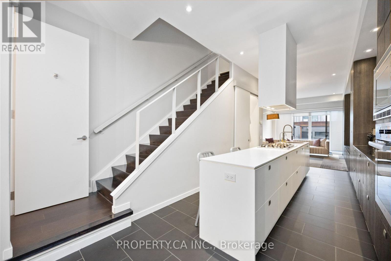 265 Roxton Road, Toronto, Ontario  M6G 3R1 - Photo 12 - C12776090