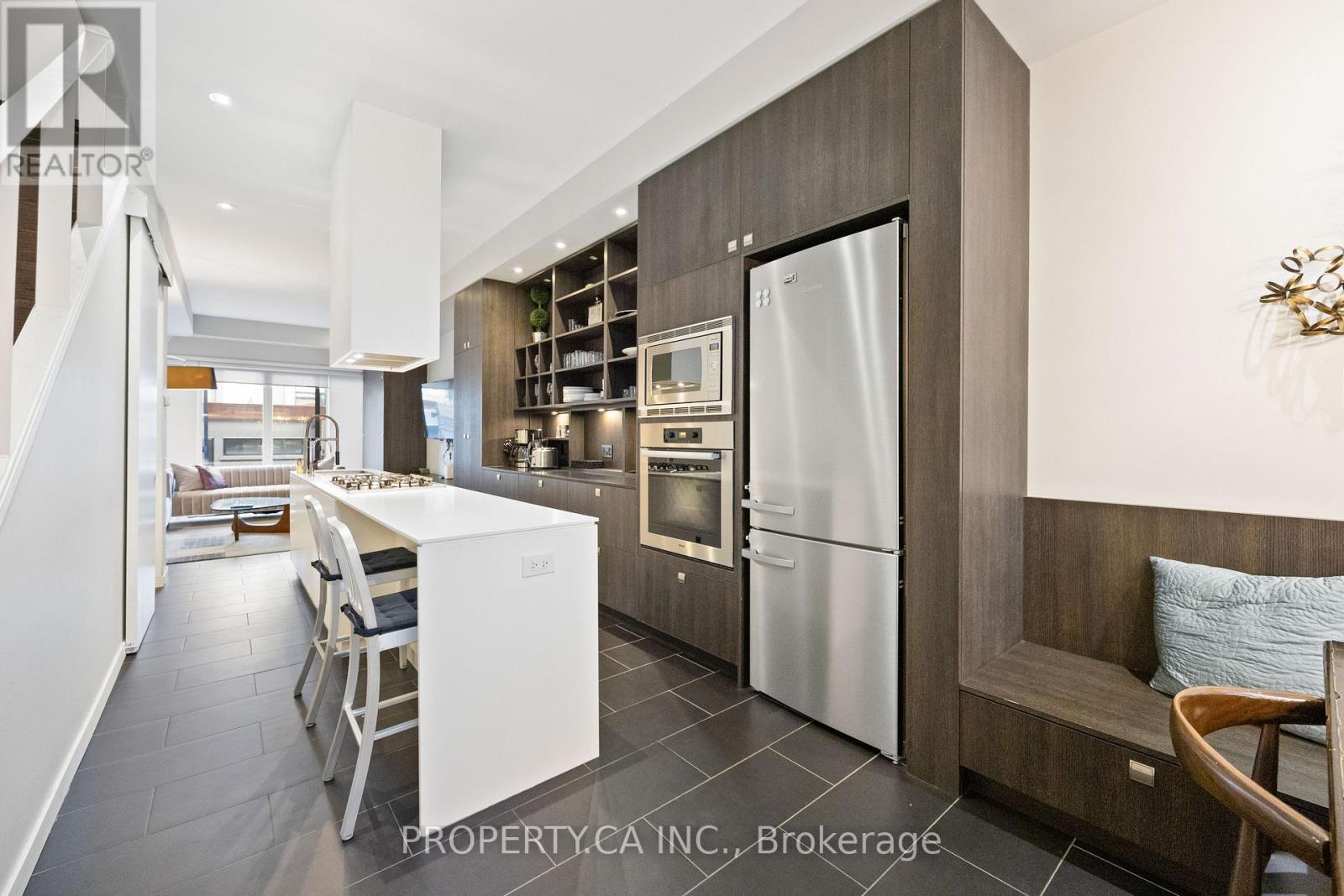 265 Roxton Road, Toronto, Ontario  M6G 3R1 - Photo 2 - C12776090