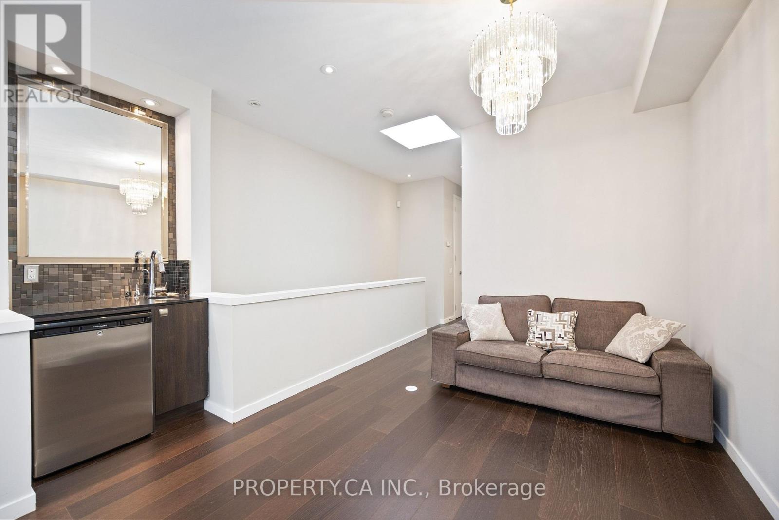 265 Roxton Road, Toronto, Ontario  M6G 3R1 - Photo 23 - C12776090