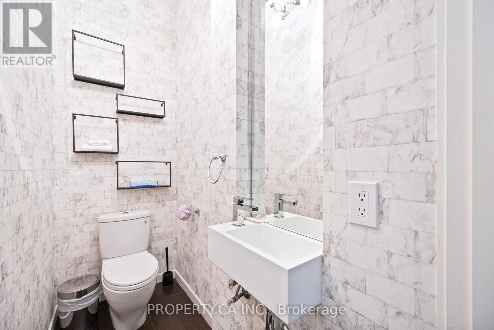 265 Roxton Road, Toronto, Ontario  M6G 3R1 - Photo 6 - C12776090