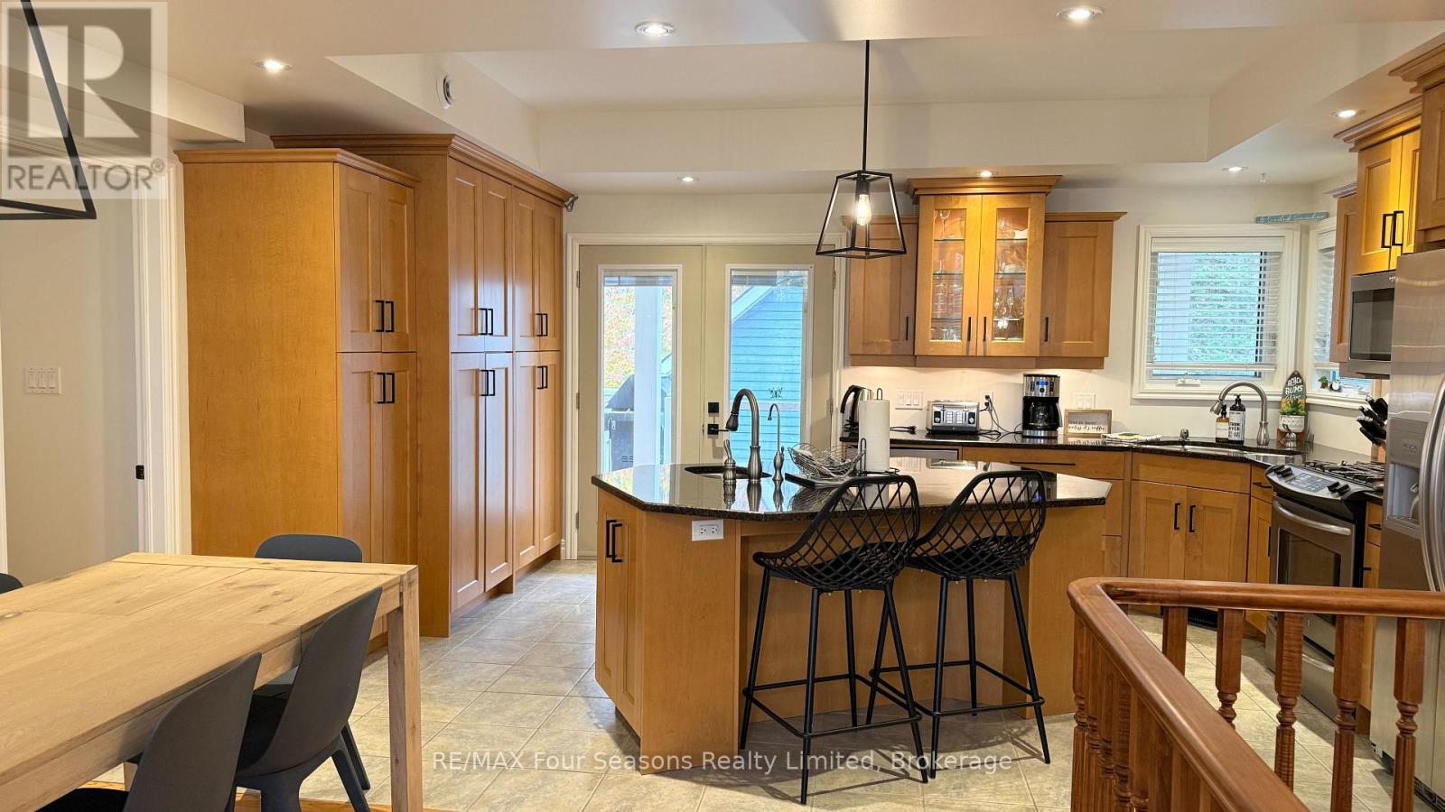 37 Silver Lake Crescent, South Bruce Peninsula, Ontario  N0H 2G0 - Photo 11 - X12494692