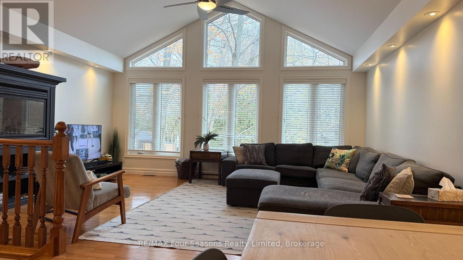 37 Silver Lake Crescent, South Bruce Peninsula, Ontario  N0H 2G0 - Photo 7 - X12494692