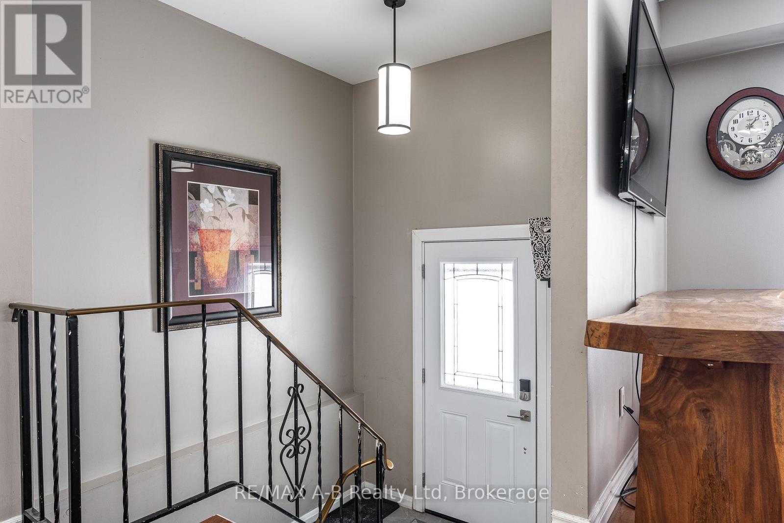 35 Maxwell Street, St. Marys, Ontario  N4X 1B3 - Photo 3 - X12775074