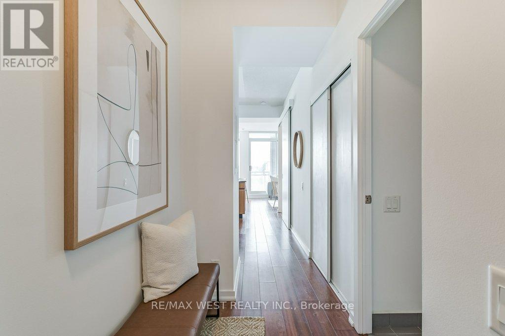 501 - 30 Canterbury Place, Toronto, Ontario  M2N 0B9 - Photo 2 - C12775948