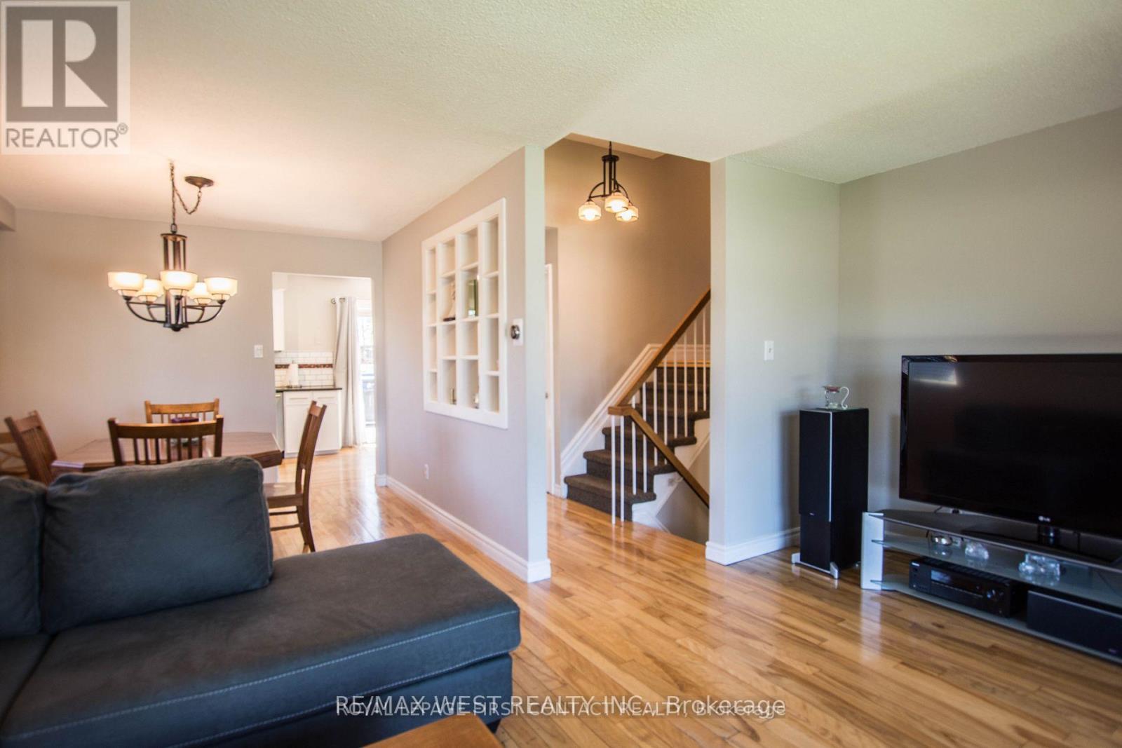 43 Clover Avenue, Barrie, Ontario  L4N 5E2 - Photo 5 - S12776048