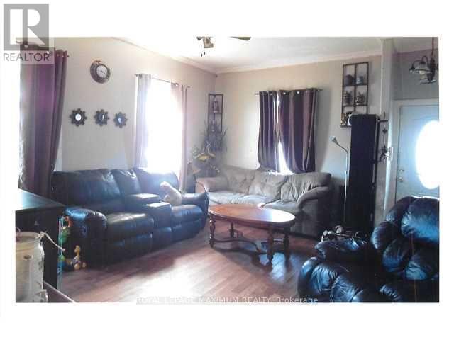 45 Gowan Street, Barrie, Ontario  L4N 2P1 - Photo 5 - S12776158