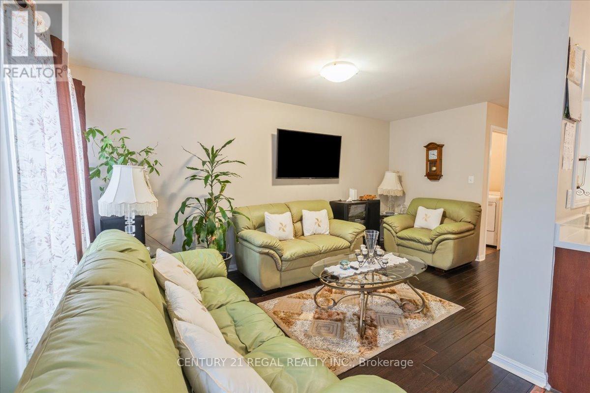 4 Parisian Road, Brampton, Ontario  L6P 2S8 - Photo 12 - W12776074