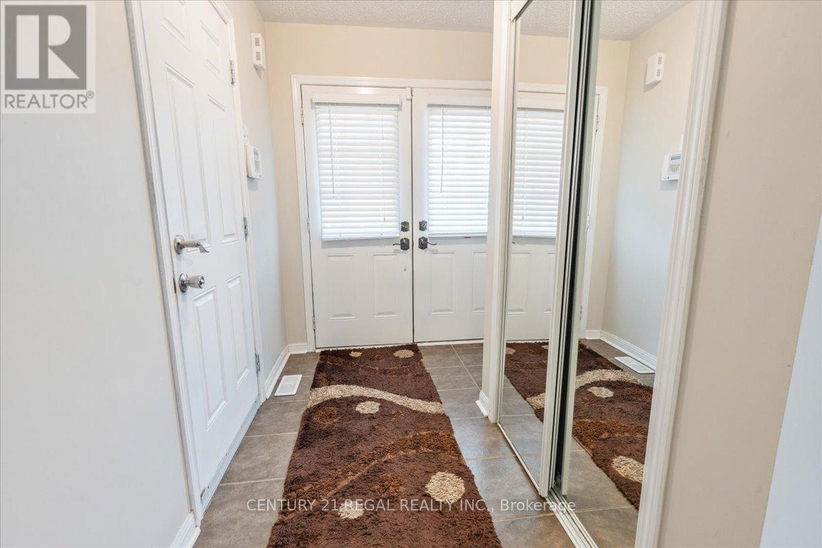 4 Parisian Road, Brampton, Ontario  L6P 2S8 - Photo 4 - W12776074