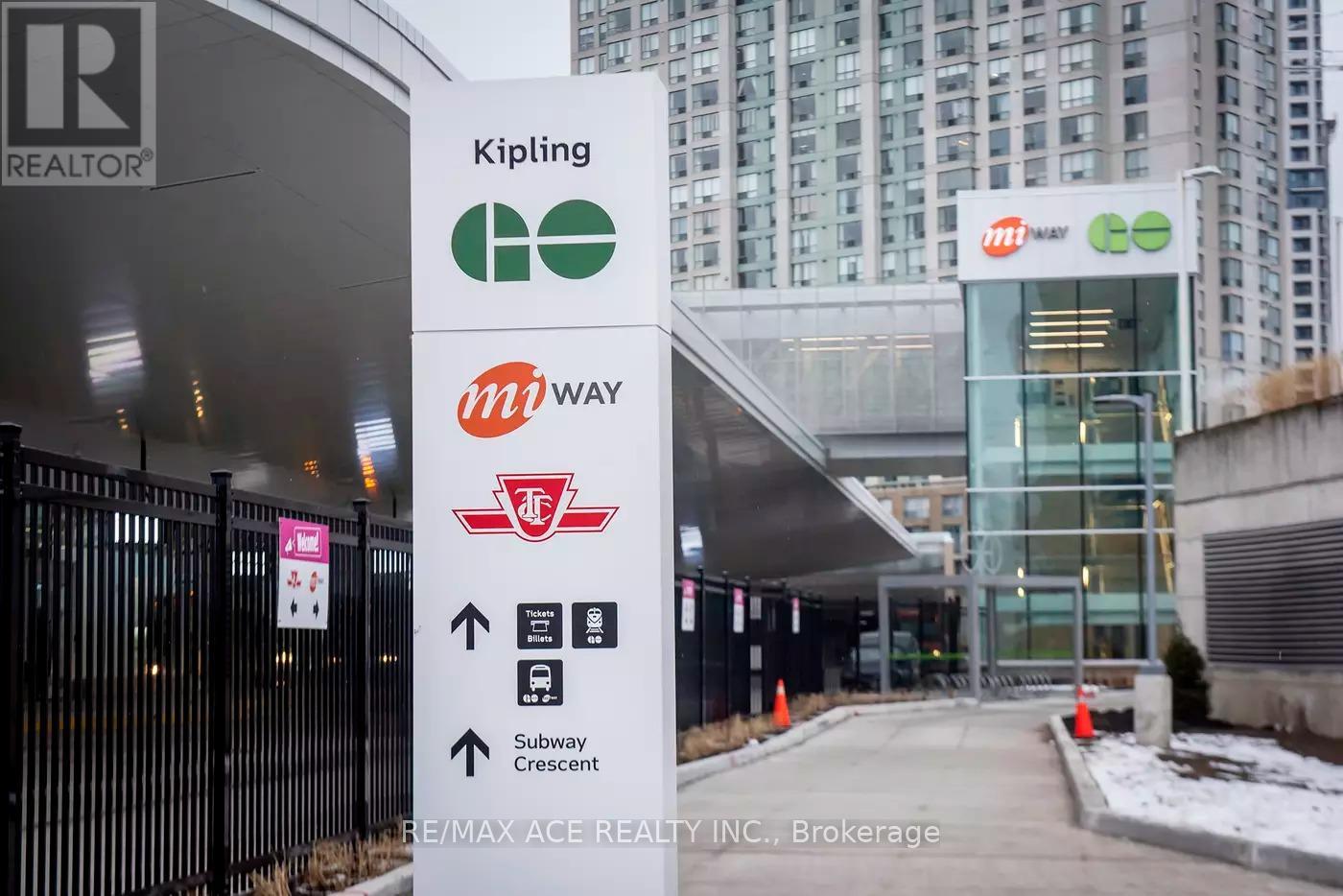 6 - 30 Samuel Wood Way, Toronto, Ontario  M9B 0C9 - Photo 3 - W12776148