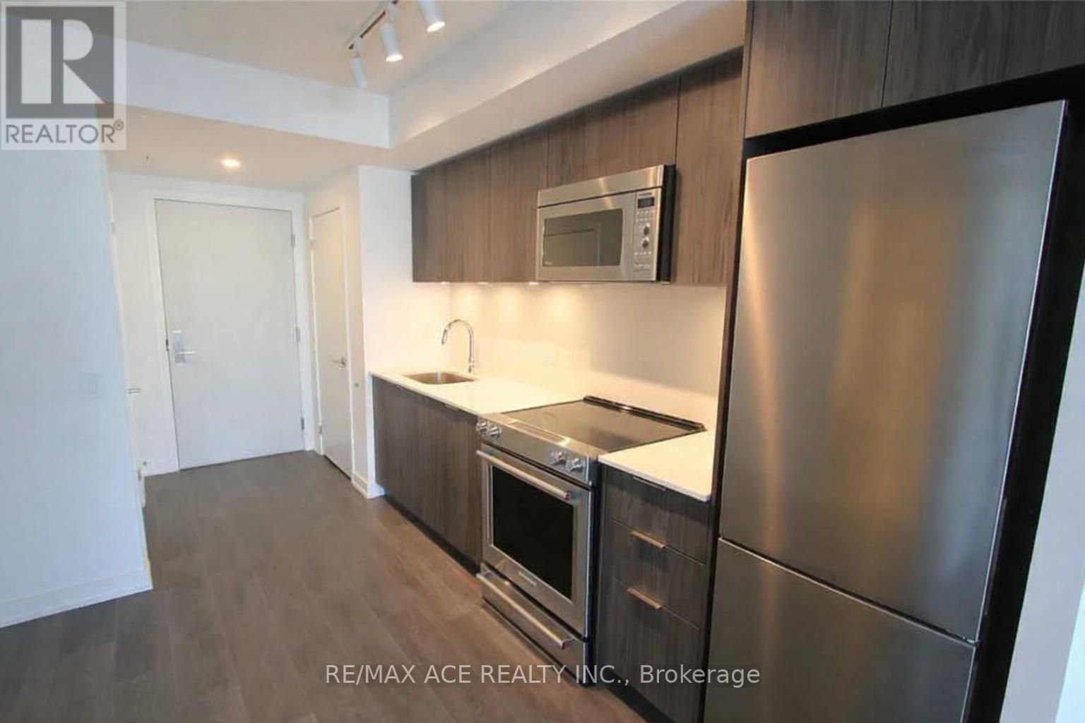 6 - 30 Samuel Wood Way, Toronto, Ontario  M9B 0C9 - Photo 5 - W12776148