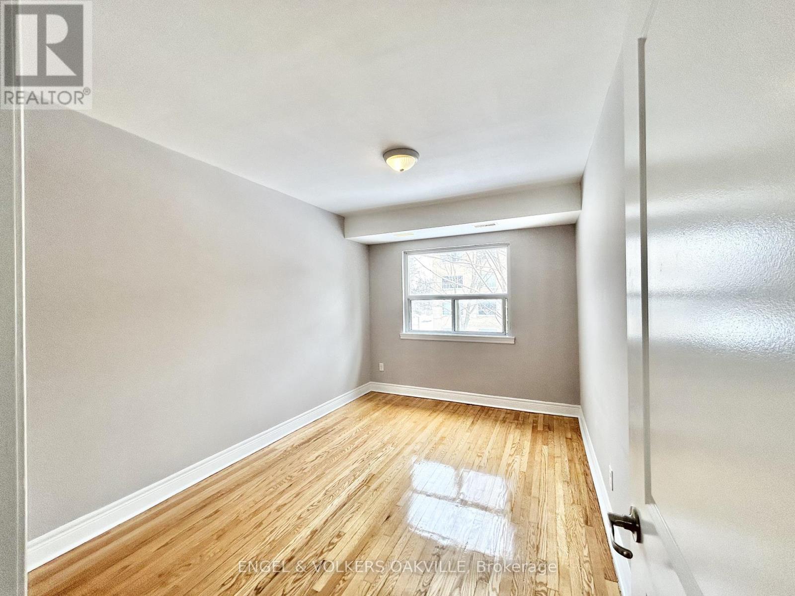 10 - 90 Twenty Fifth Street, Toronto, Ontario  M8V 3P9 - Photo 5 - W12776152