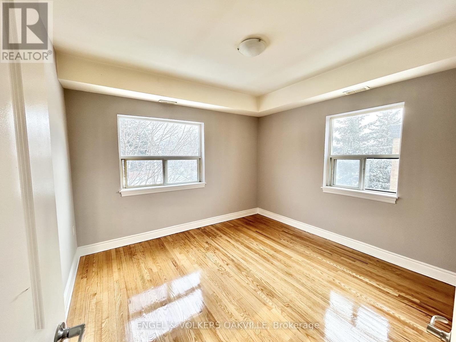 8 - 100 Twenty Fifth Street, Toronto, Ontario  M8V 3P9 - Photo 4 - W12776154