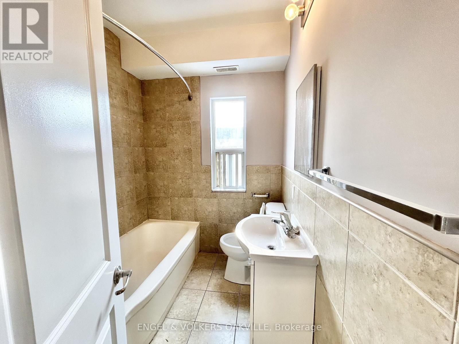 8 - 100 Twenty Fifth Street, Toronto, Ontario  M8V 3P9 - Photo 6 - W12776154