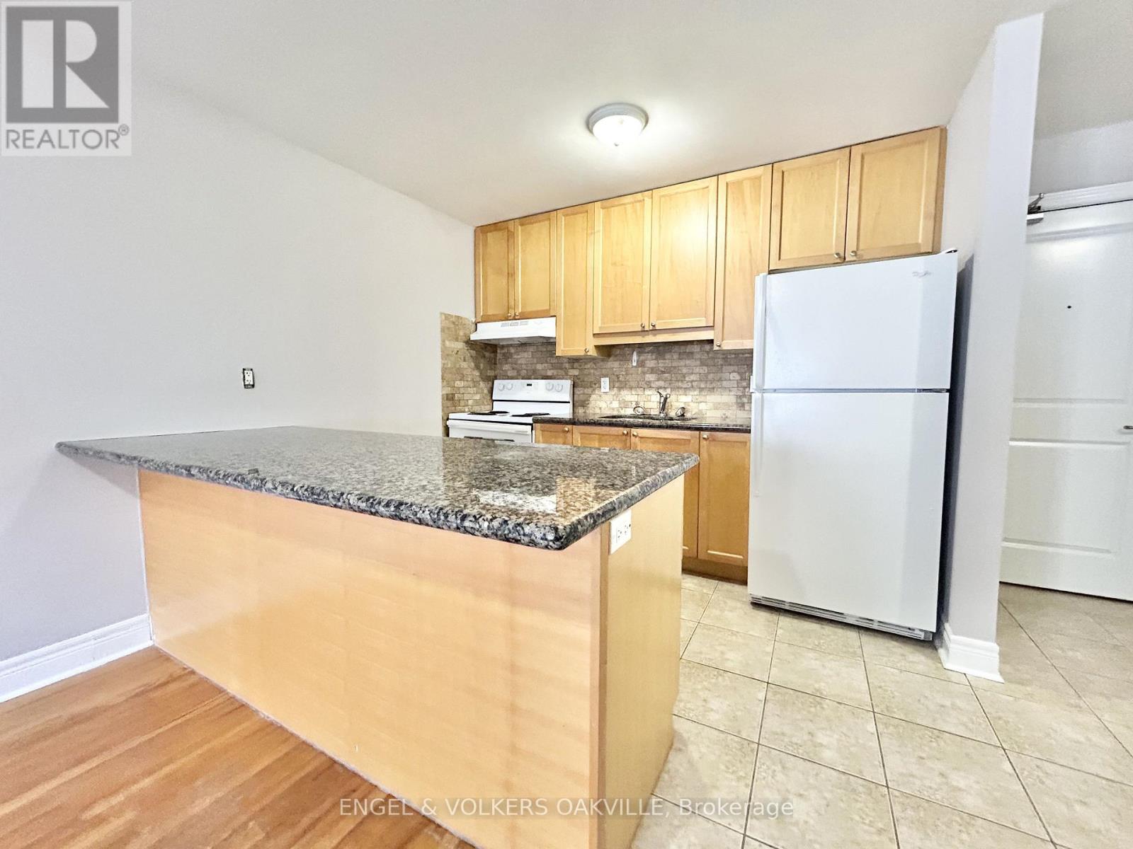 206 - 15 THIRTY THIRD STREET, Toronto, Ontario