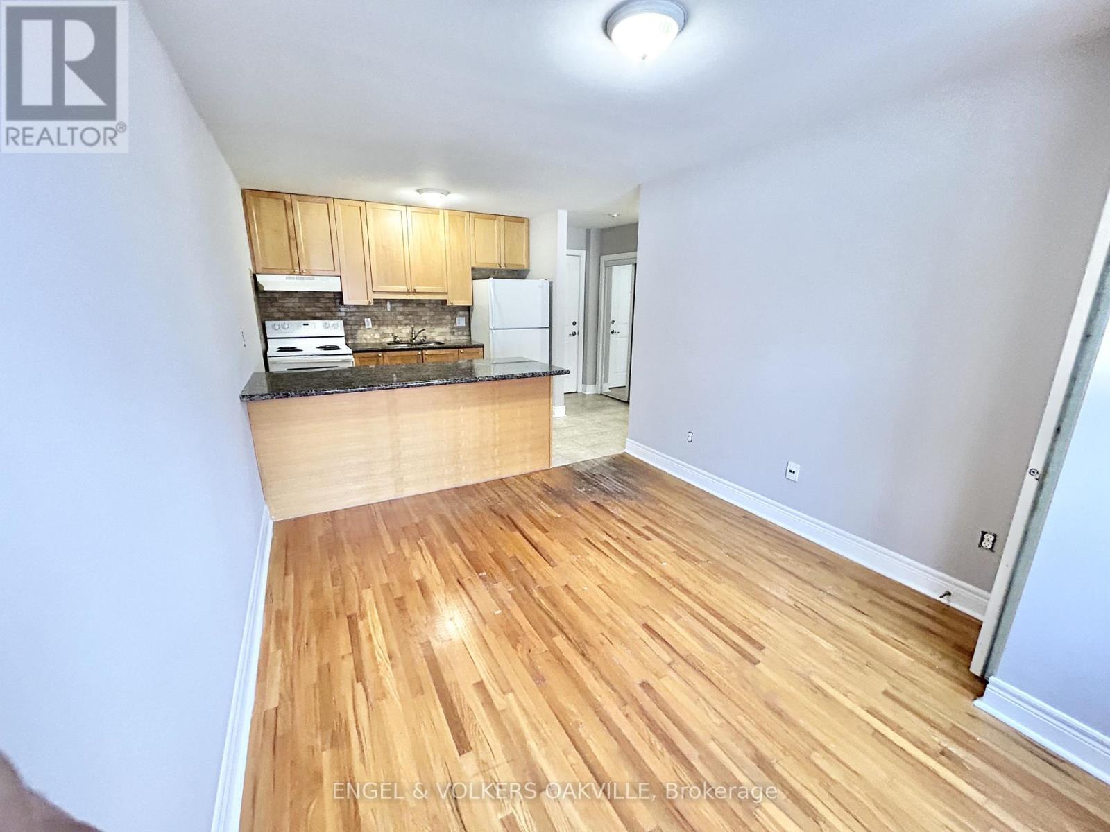 206 - 15 Thirty Third Street, Toronto, Ontario  M8W 3G7 - Photo 3 - W12776156