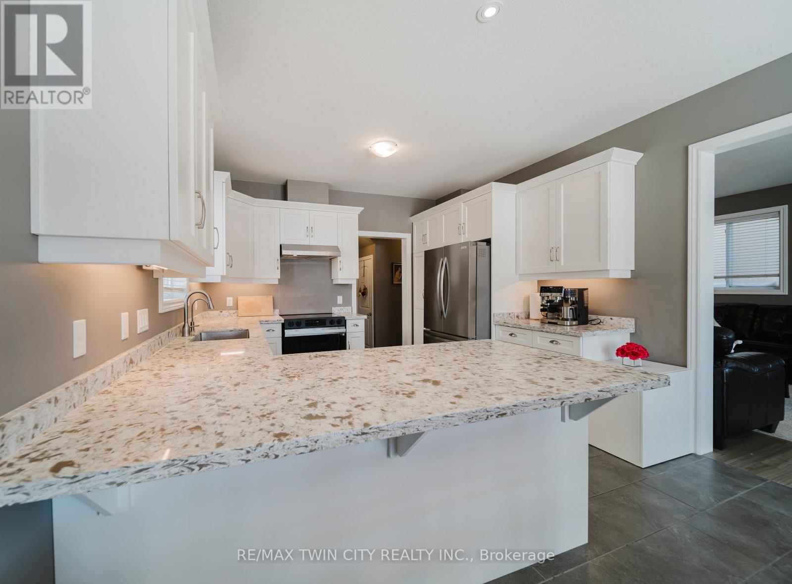 209 Ladyslipper Drive, Waterloo, Ontario  N2V 0C3 - Photo 10 - X12776028