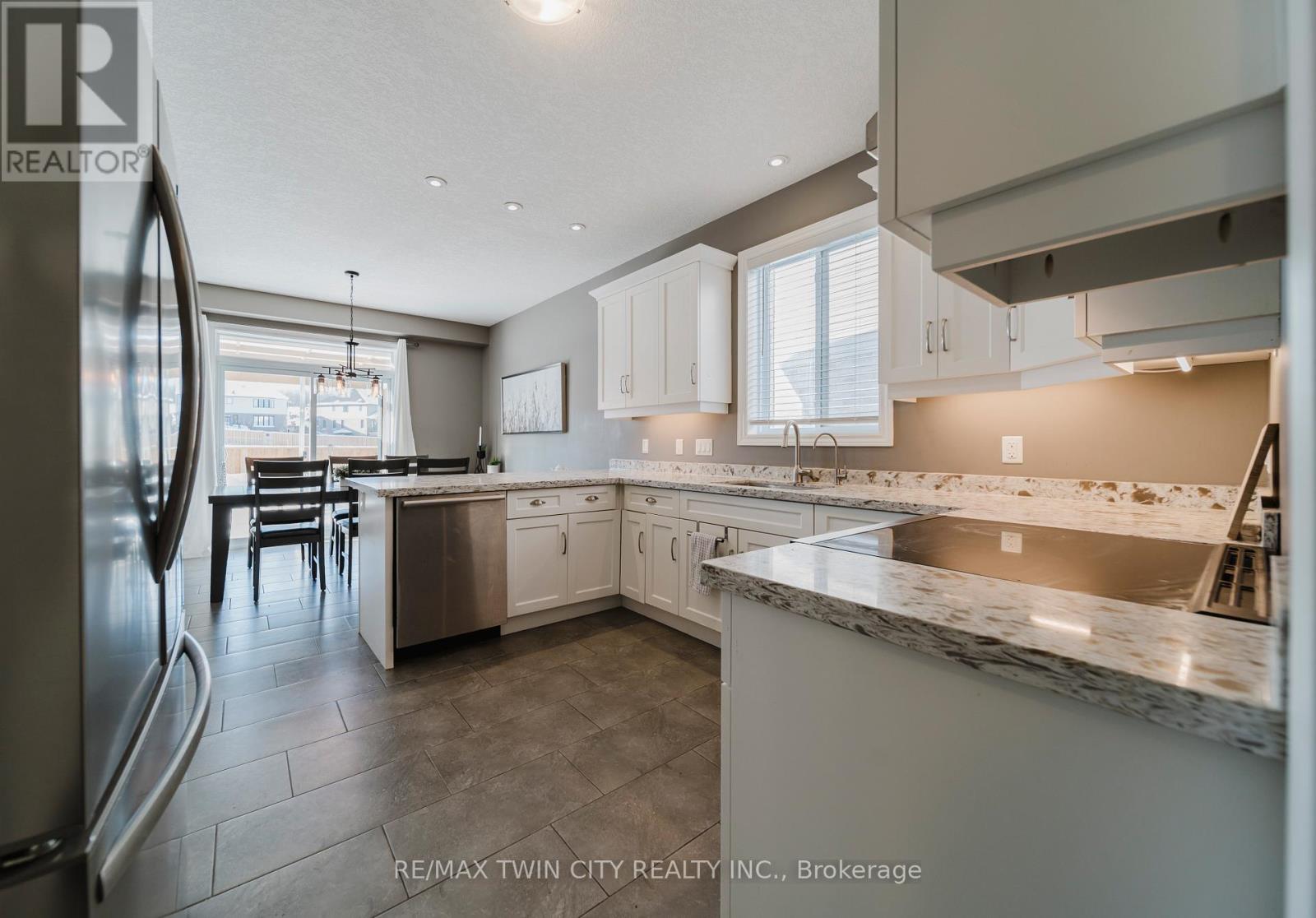 209 Ladyslipper Drive, Waterloo, Ontario  N2V 0C3 - Photo 12 - X12776028