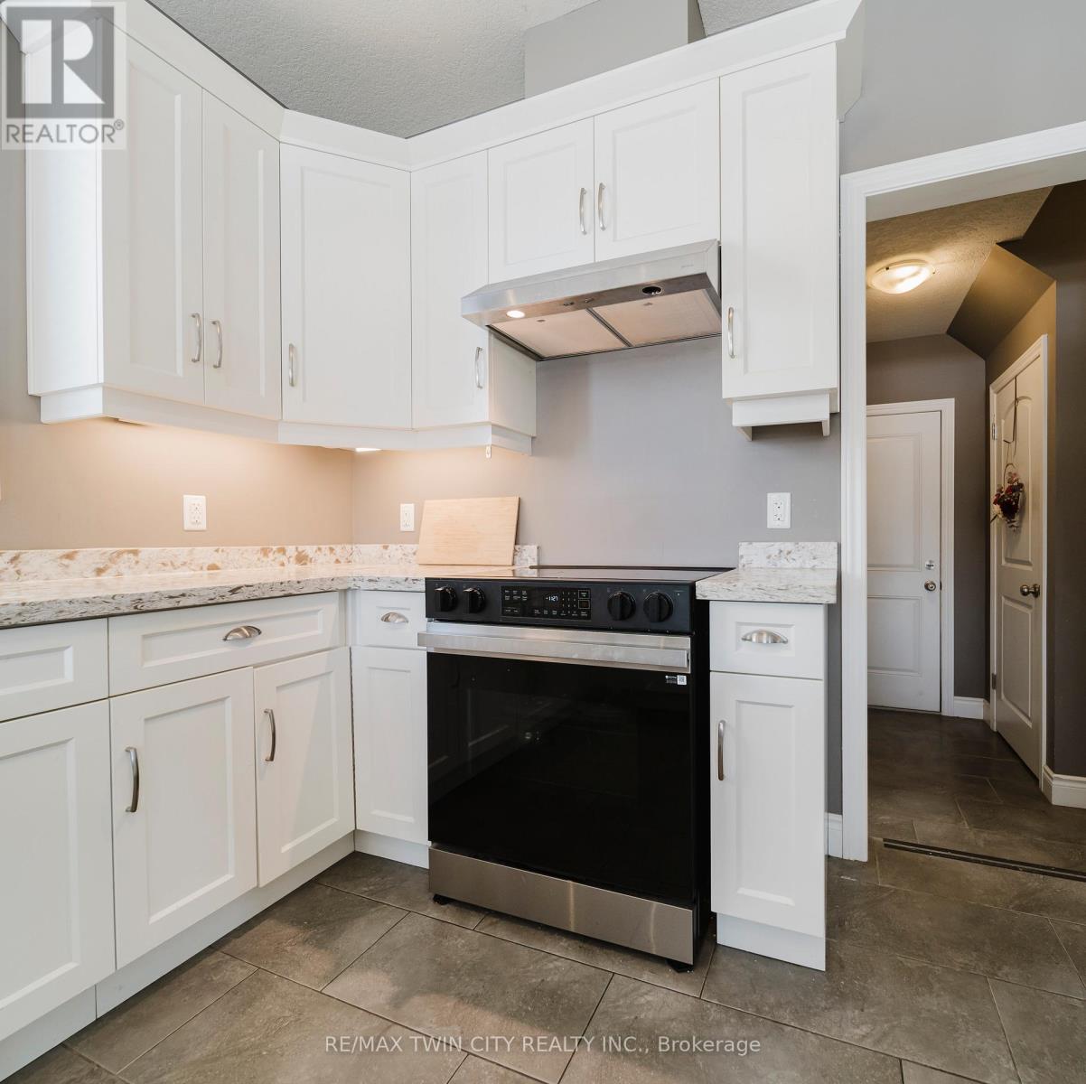 209 Ladyslipper Drive, Waterloo, Ontario  N2V 0C3 - Photo 15 - X12776028