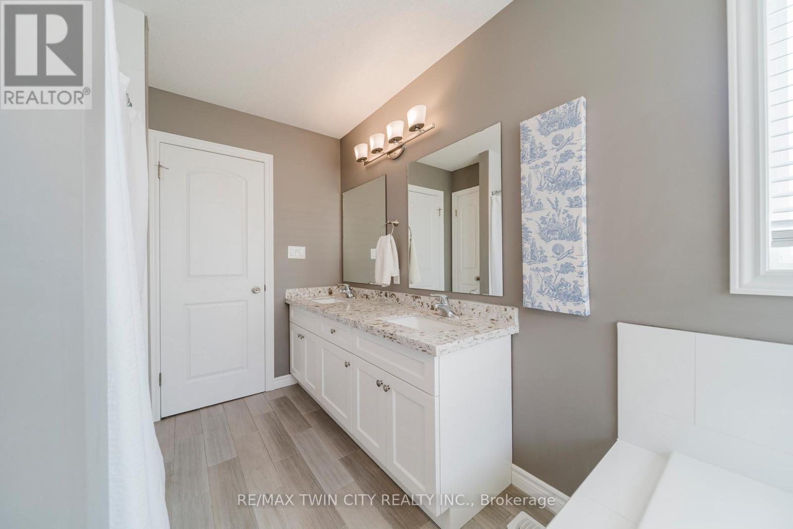 209 Ladyslipper Drive, Waterloo, Ontario  N2V 0C3 - Photo 38 - X12776028