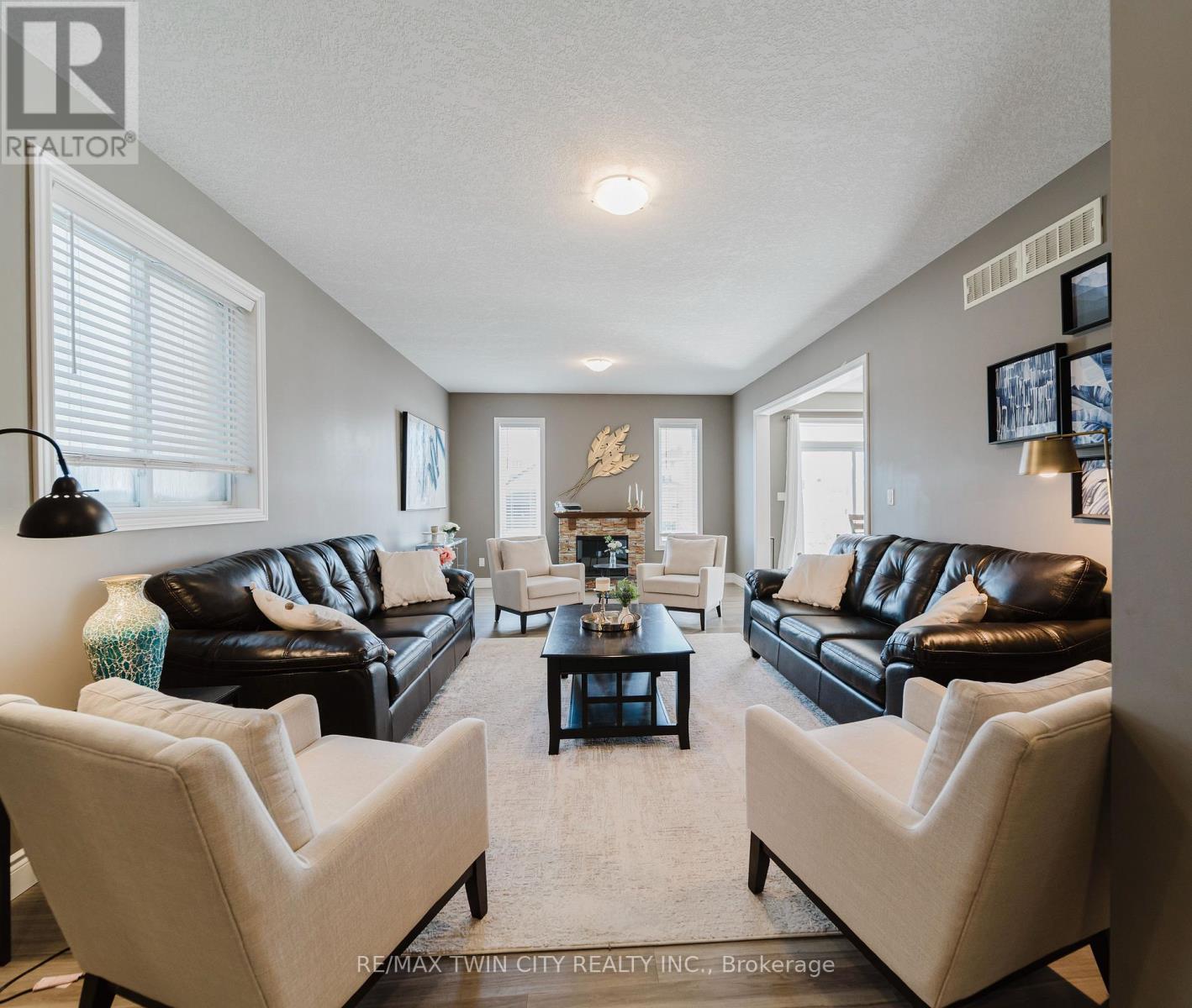 209 Ladyslipper Drive, Waterloo, Ontario  N2V 0C3 - Photo 4 - X12776028