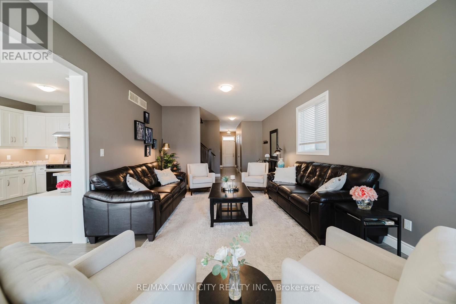 209 Ladyslipper Drive, Waterloo, Ontario  N2V 0C3 - Photo 5 - X12776028
